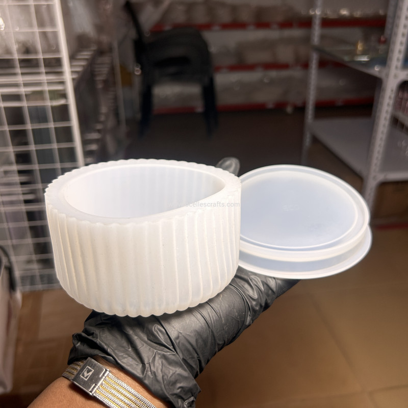 Striped Broad Storage Mold With Lid