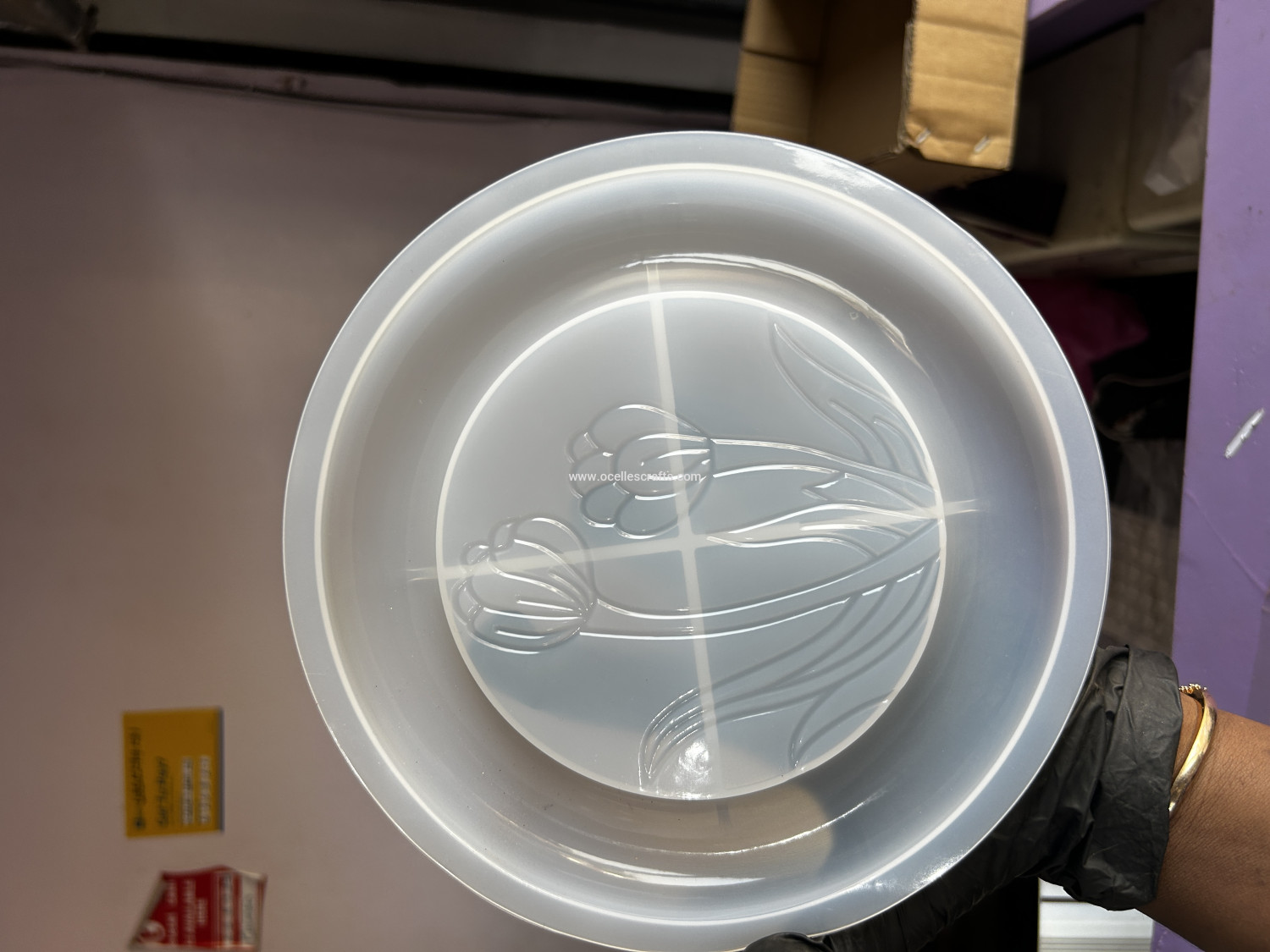 Large Round Tray with Tulip Design