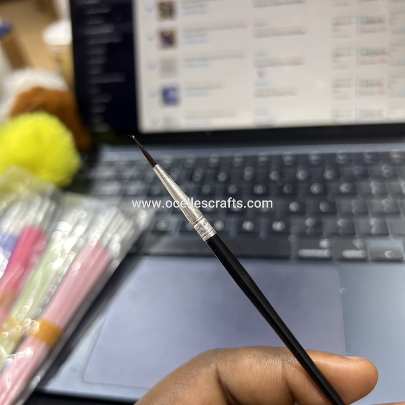Round tip paint brush for metallic gold paint